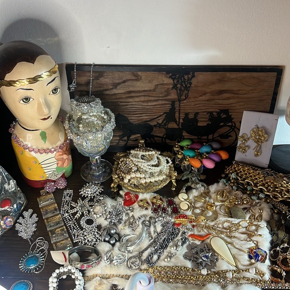 Jewelry Live Show 6/10 - Picture 8 of 12